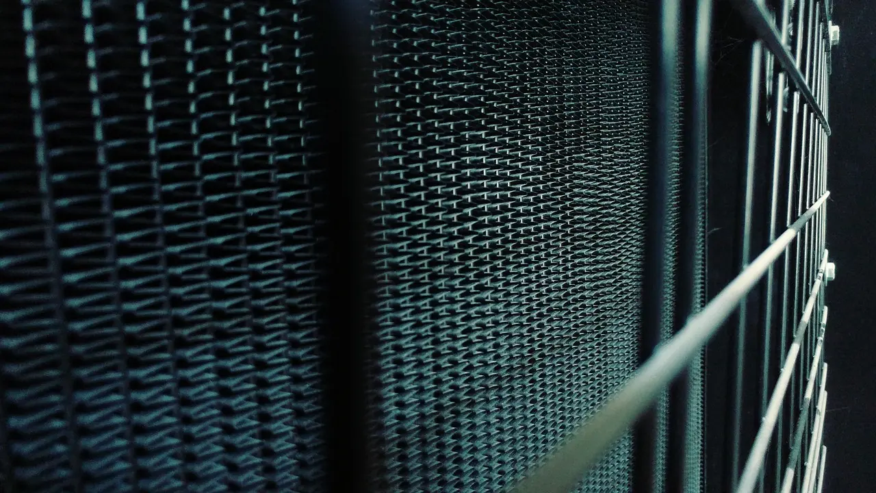 Hvordan forbereder jeg overfladen, inden jeg påfører metalmaling?